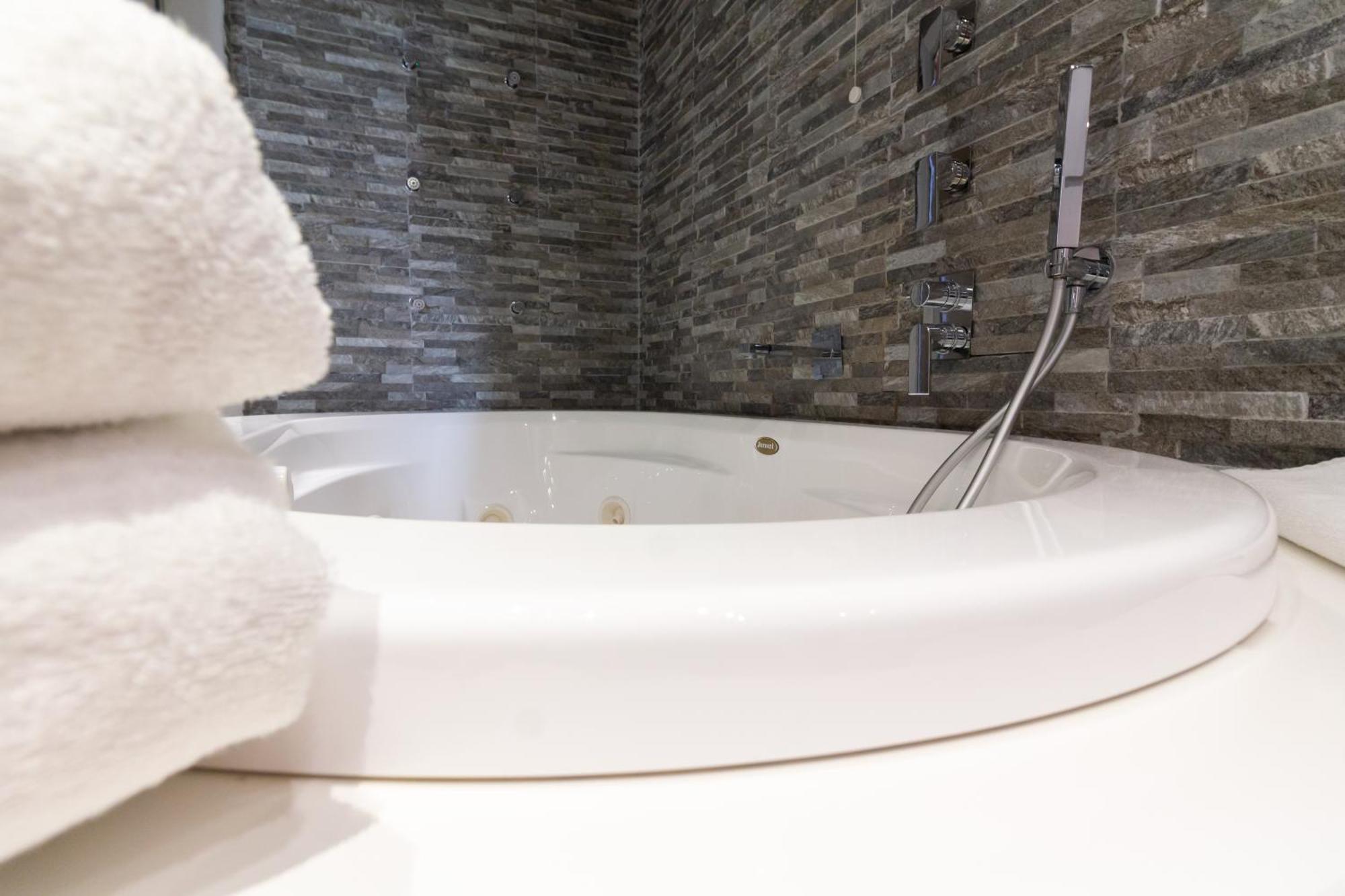 לצ'ה Le Nicchie Luxury Rooms חדר תמונה
