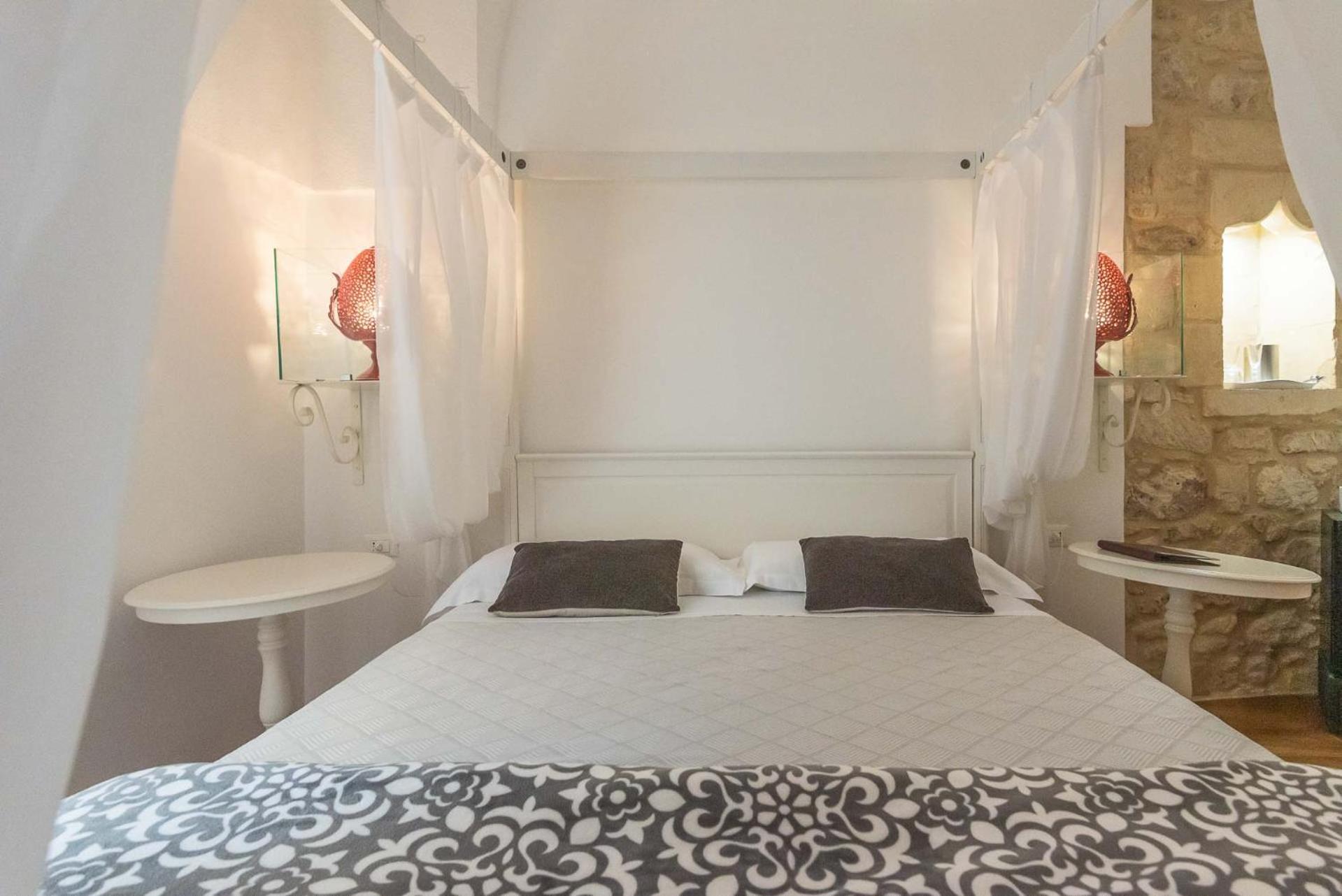 לצ'ה Le Nicchie Luxury Rooms מראה חיצוני תמונה